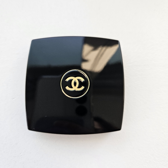 Chanel Ombre Première Longwear Powder Eyeshadow in 34 Poudre D'Or - Picture 4 of 7